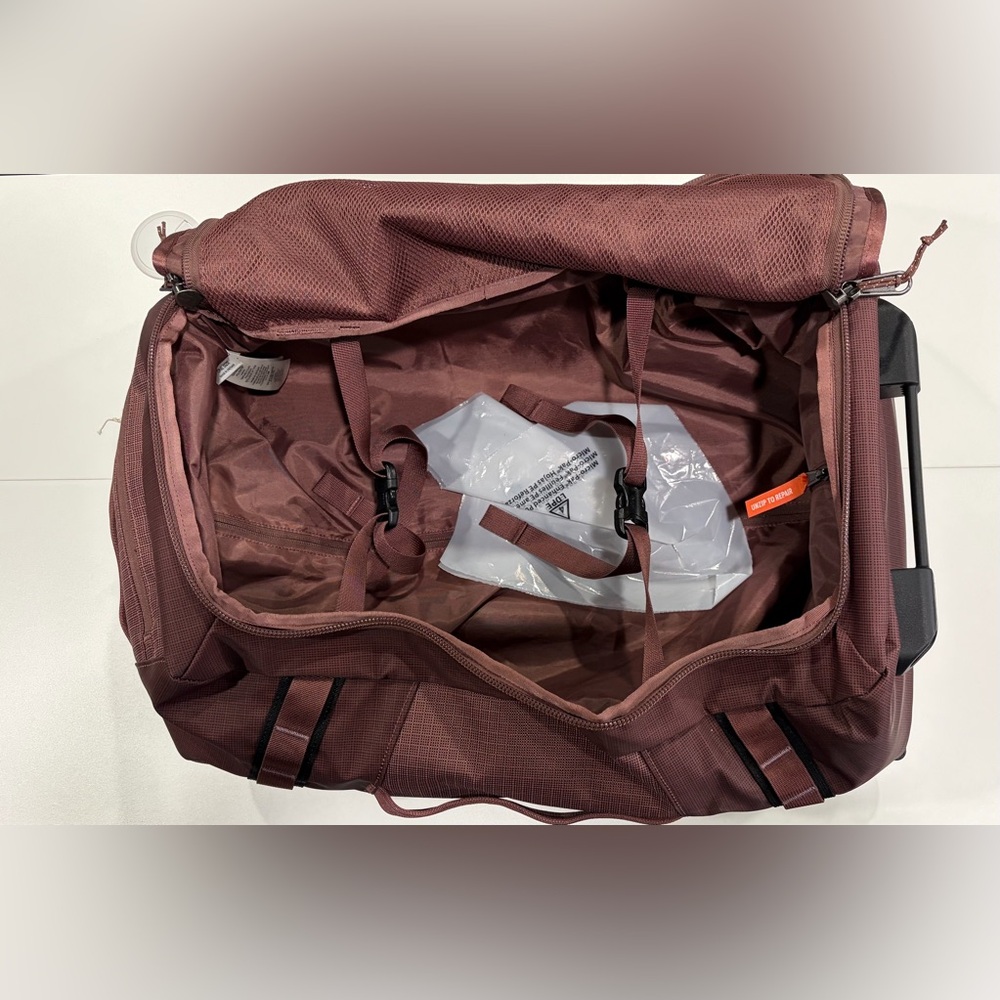 Patagonia Black Hole Wheeled Duffel 40L Dulse Mauve Dark Pink NWT Travel Bag - Picture 2 of 8